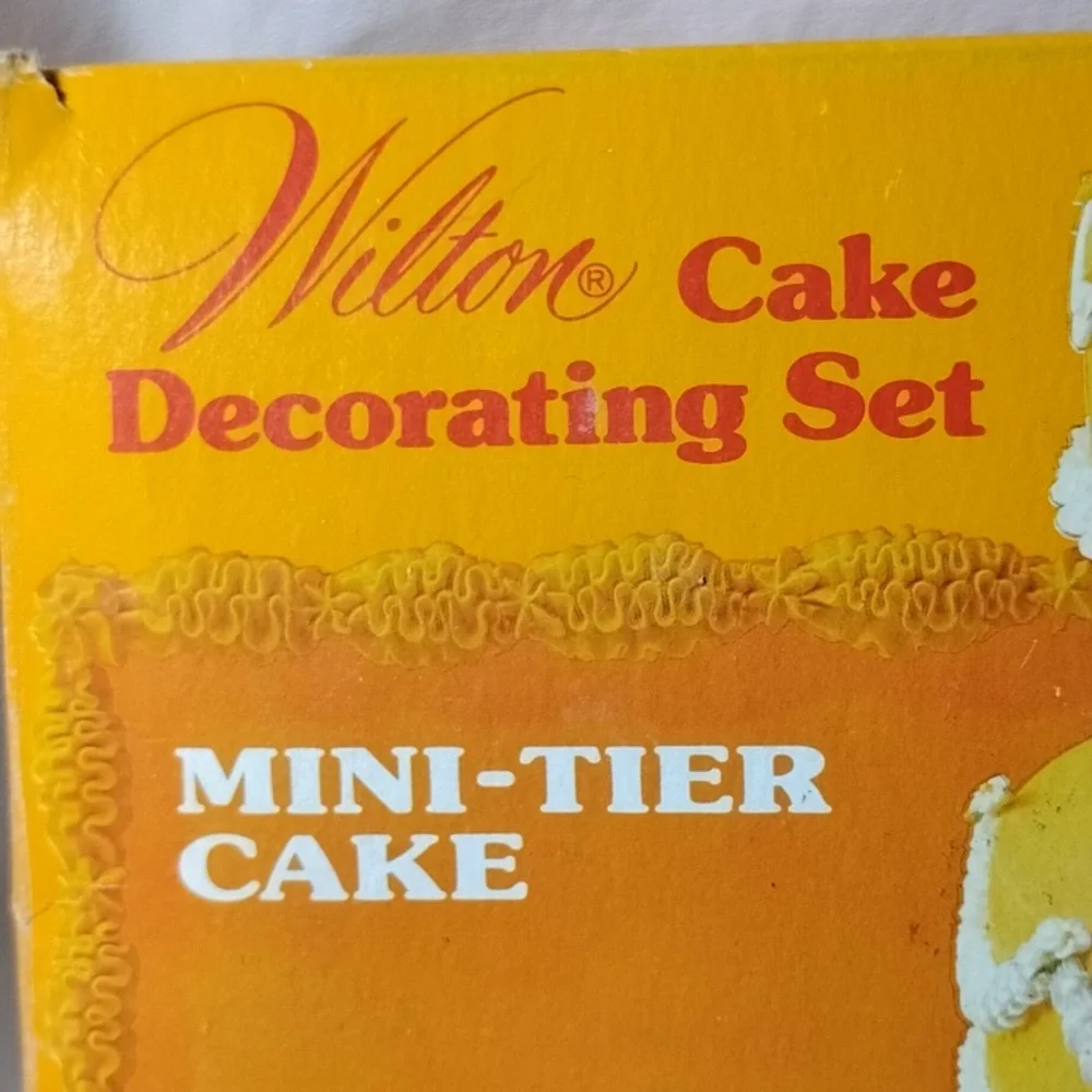Vtg. 1974 Wilton Mini-Tier Cake Decorating Set